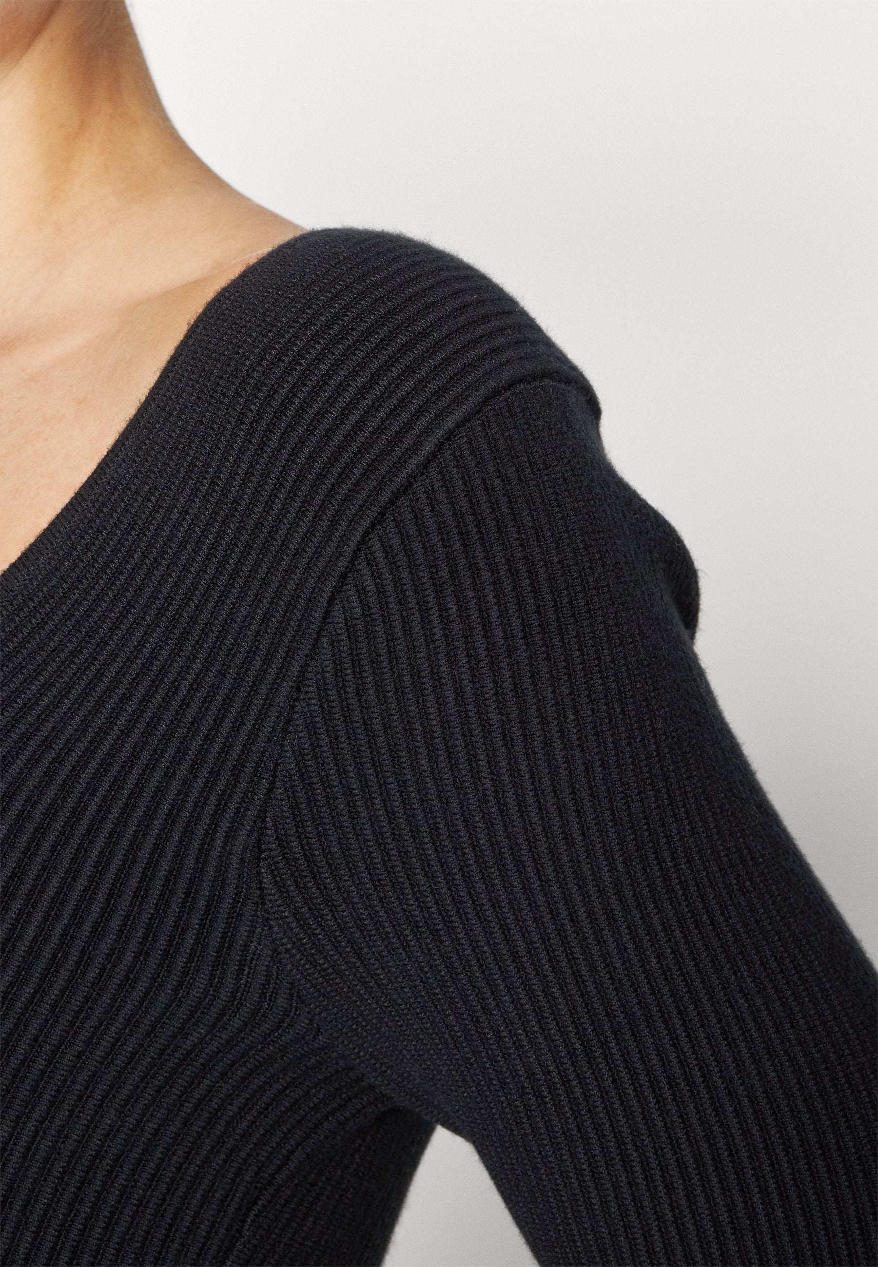 Abercrombie & Fitch OTTOMAN NECK REORDER