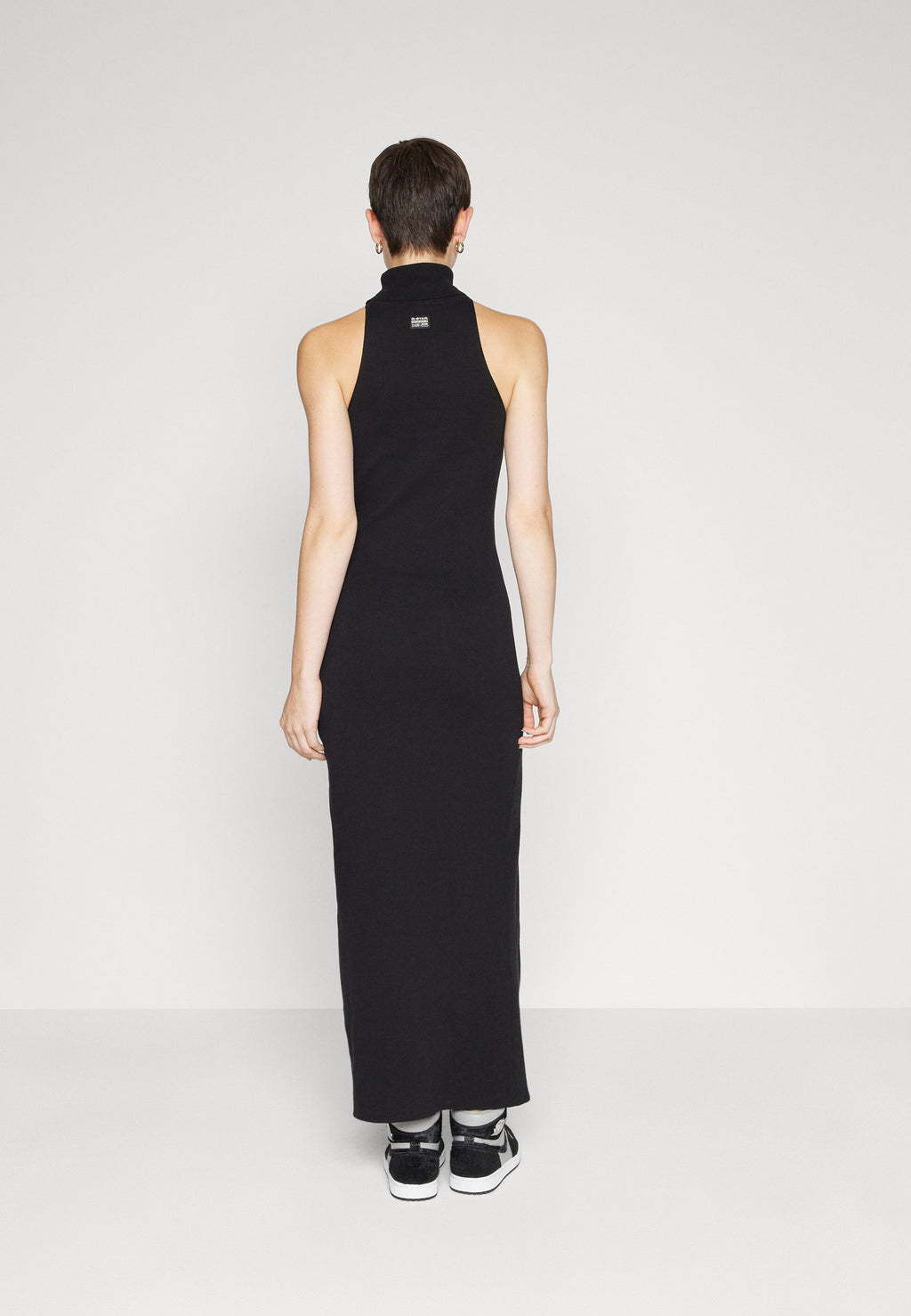 RAW SLIM DRESS Media 4