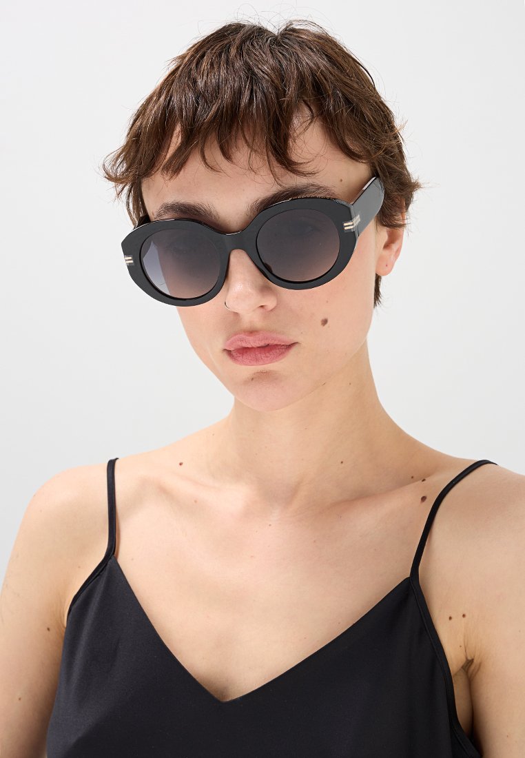 MARC JACOBS
