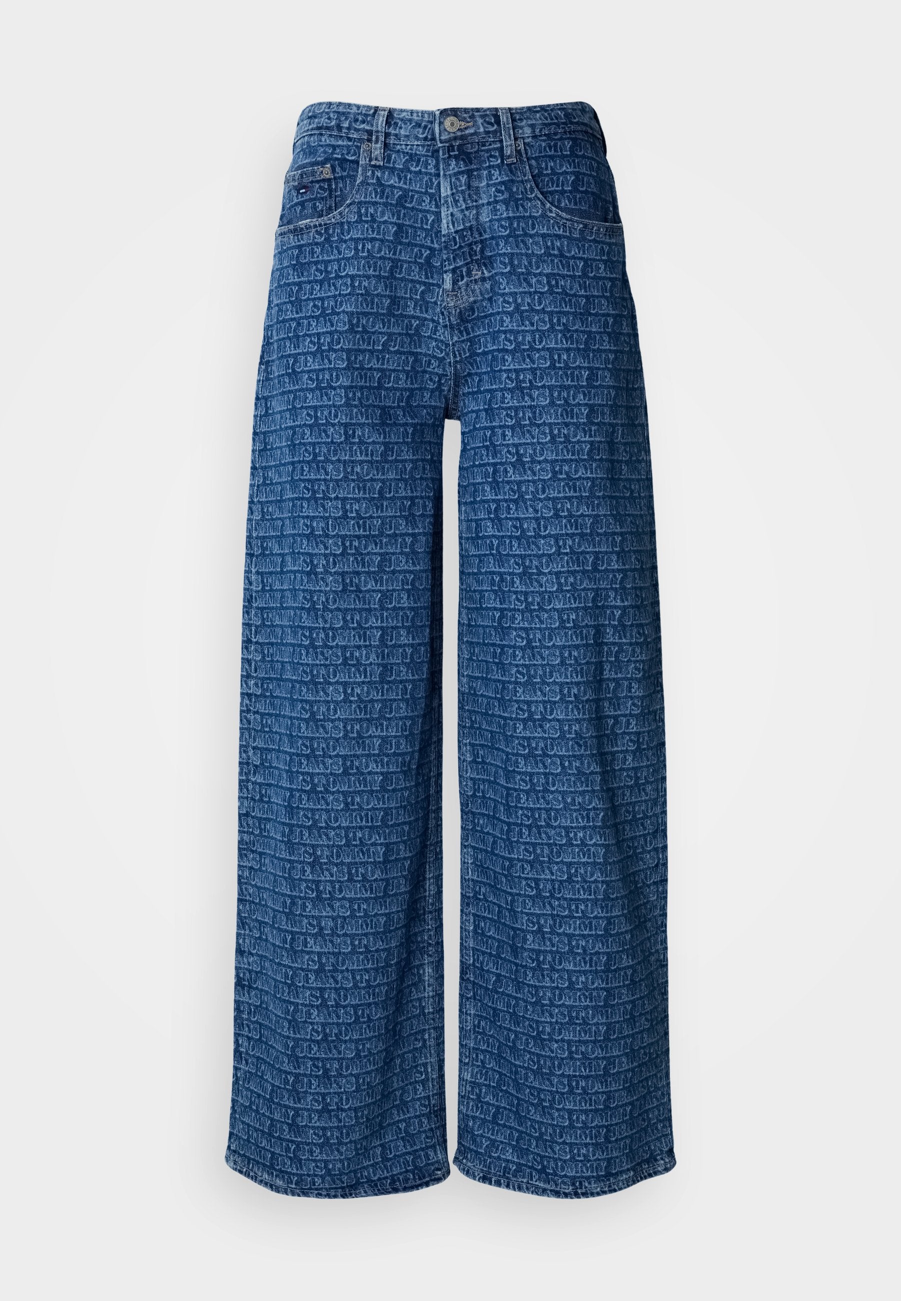 Weite, blaue Denim-Jeans mit einem wiederkehrenden, geprägten Logo-Muster. Verfügt über ein klassisches Fünf-Taschen-Design und einen Knopfverschluss.