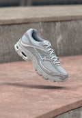 Nike Sportswear AIR MAX MOTO 2K SE - Trainers - pure platinum-coloured/wolf grey/white