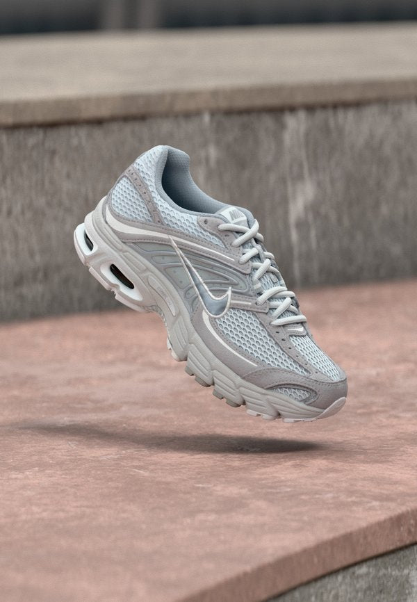 Nike Sportswear AIR MAX MOTO 2K SE - Trainers - pure platinum-coloured/wolf grey/white