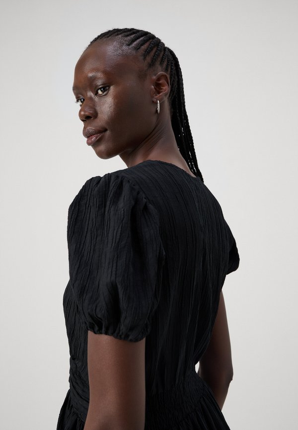 Vero Moda Tall VMANDREA V NECK SHORT DRESS