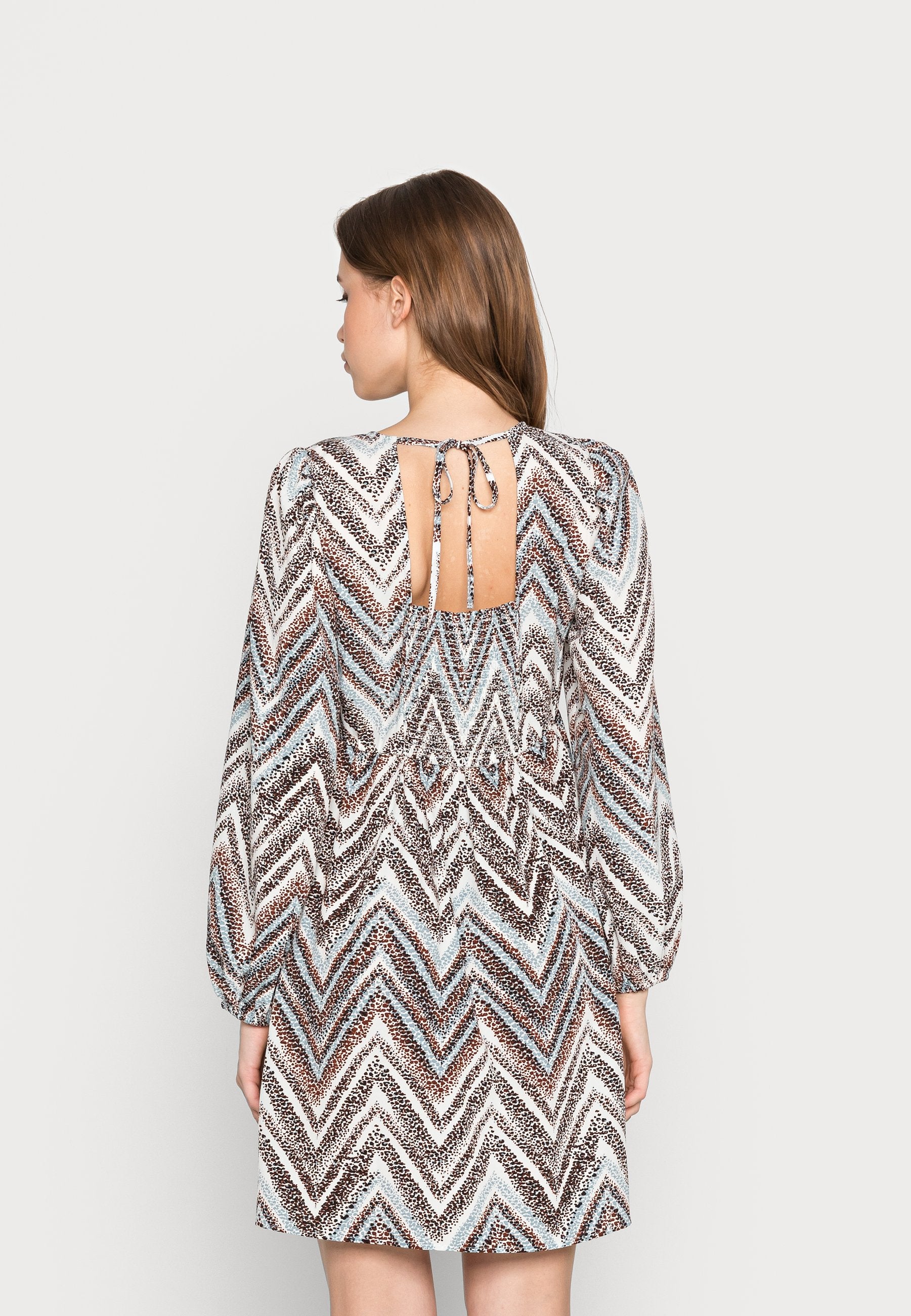 ONLY ONLMIA LIFE V NECK DRESS