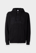Schwarze Zip-Hoodie mit Vorderstaschen, verstellbare Kapuze und dezent geprägtem GAP-Logo auf der Brust.