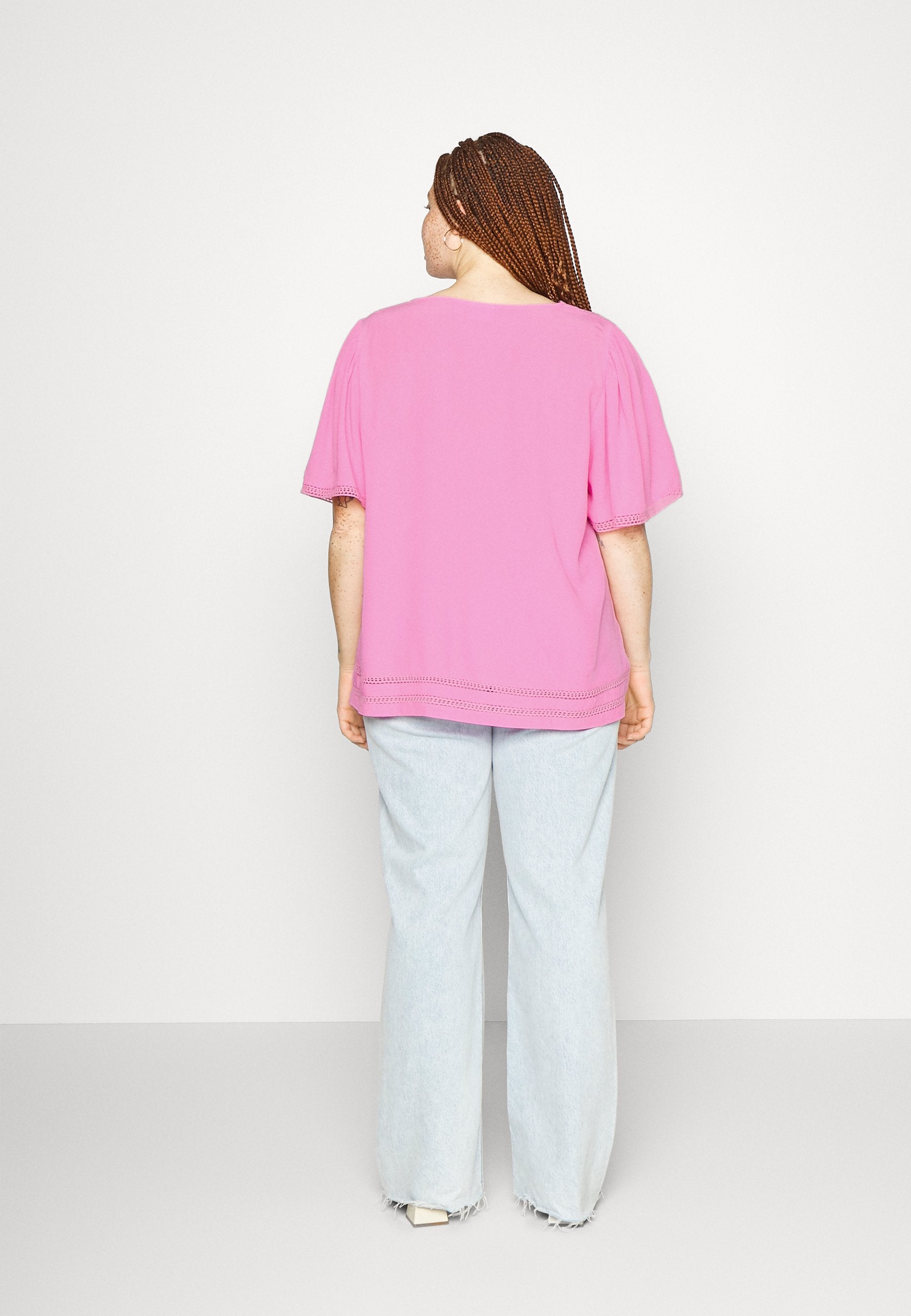 EVOKED VILA VIVISIA V NECK 2/4 SLEEVE