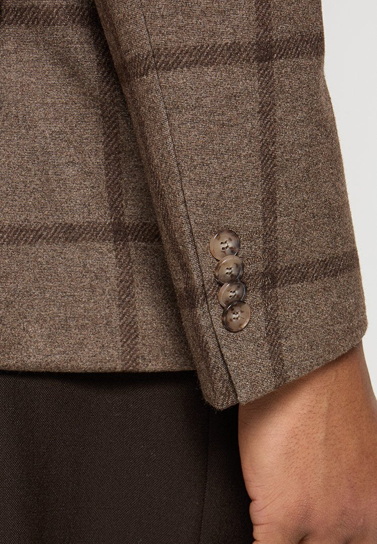 TAILORED FIT Media 7