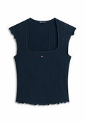 Marineblaues, geripptes Kurzarmoberteil mit quadratischem Ausschnitt und kleinem Tommy Jeans Logo in Rot, Weiß und Blau in der Mitte der Brust.