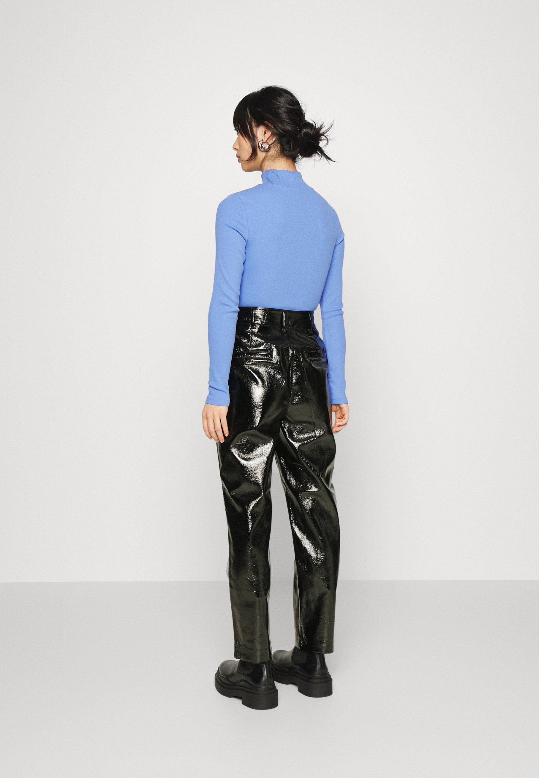 ONLBAILEY GLAZED CARROT PANTS Media 4