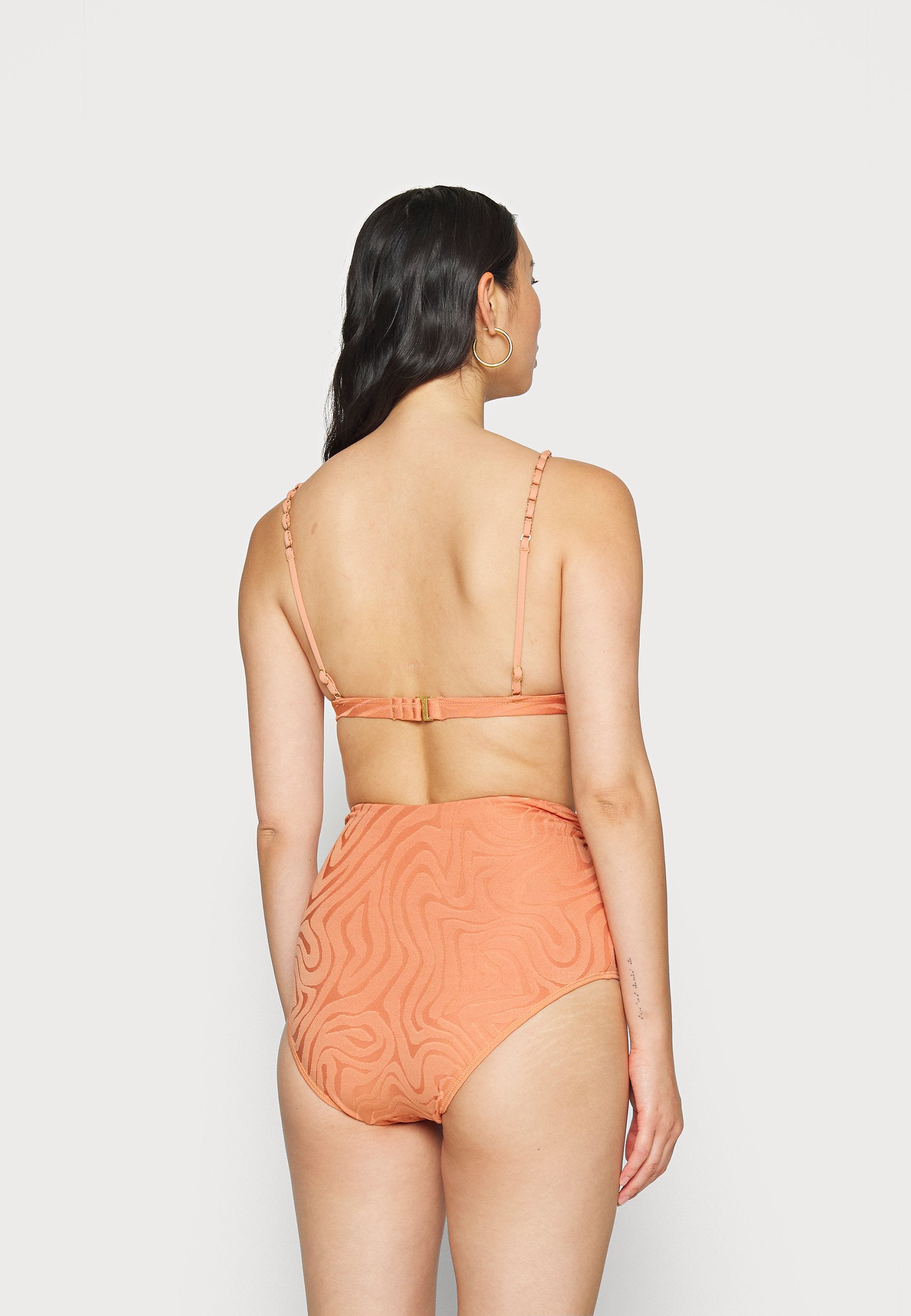 SECOND WAVE FIXEDTRI BRA Media 4