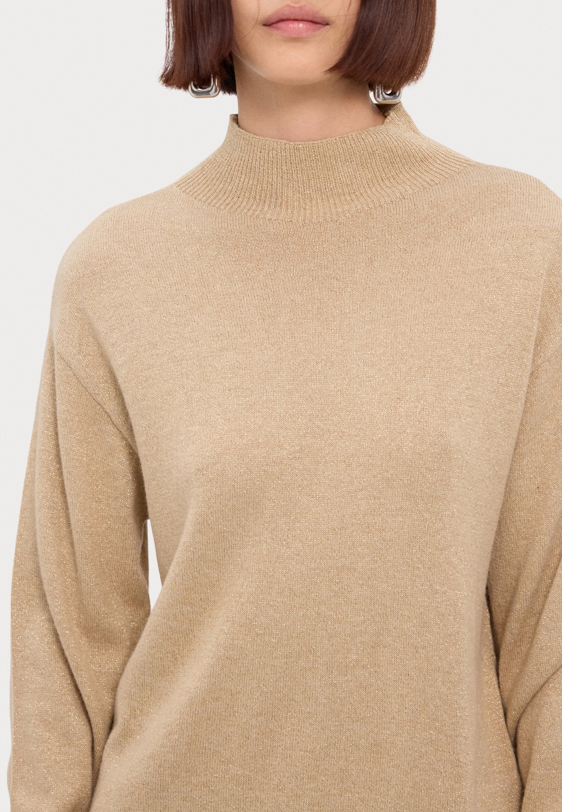 PULLOVER Media 6