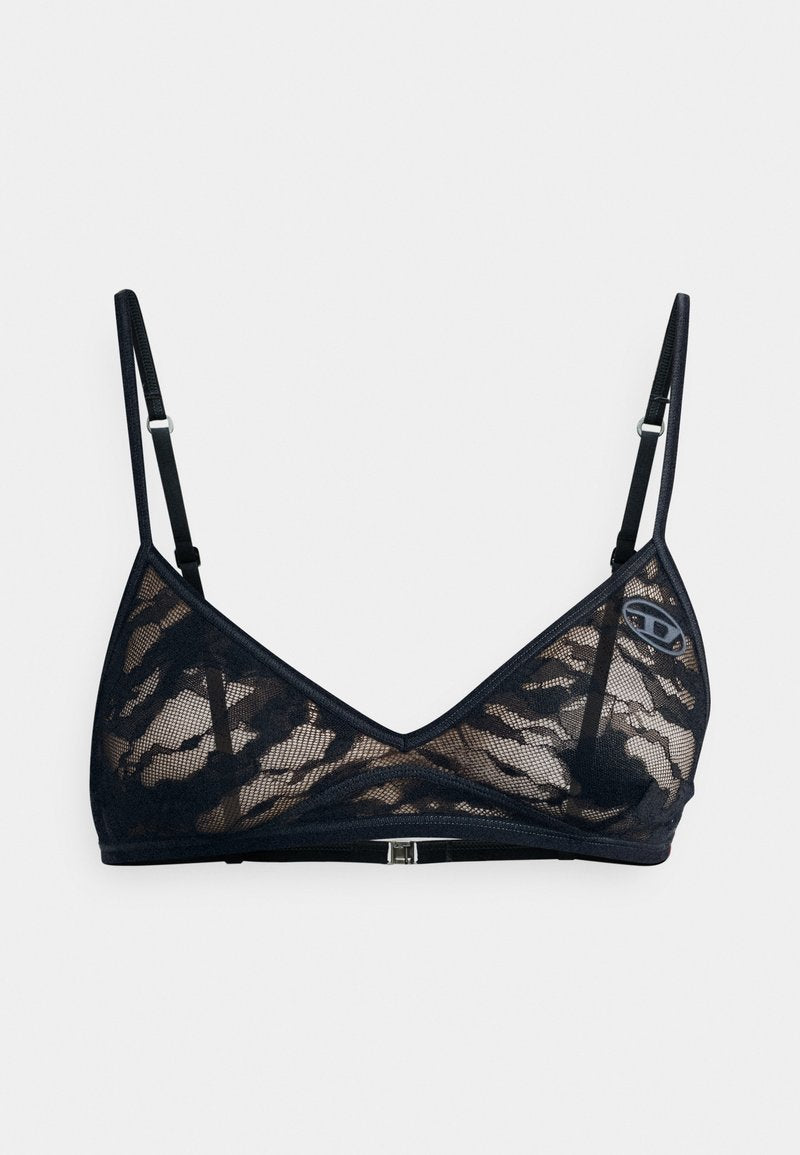 Schwarzer Spitzen-Bralette mit dreieckigen Cups, verstellbaren Trägern und einem Hakenverschluss. Die Spitze weist ein dezentes Blumenmuster auf. Seidige Fütterung darunter.
