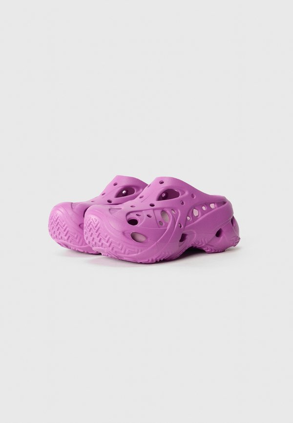 Crocs CAGED