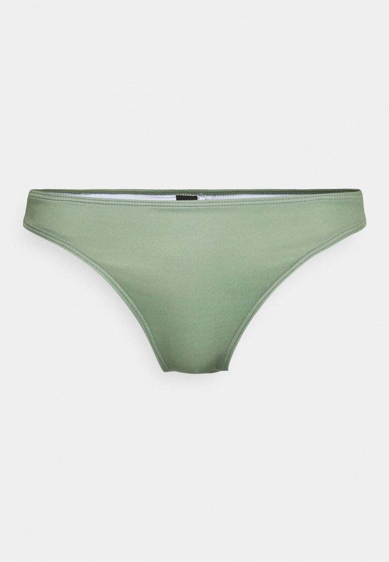 KARI BOTTOM  Media 1
