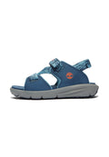 Blaue Sandalen mit Kreuzriemen und verstellbaren Verschlüssen, aus synthetischem Material. Graue Sohle mit Traktionsmuster. Mit Logoakzent.