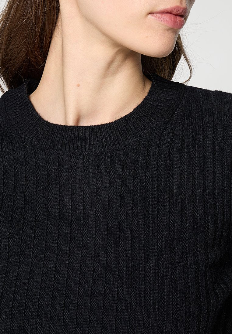 CLOSED CREW NECK LONG SLEEVE
