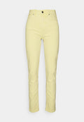 Gelbe Jeanshose mit schmalem Schnitt, hoher Taille, Knopfverschluss vorne und Fünf-Taschen-Design. Glatte Textur und gerader Beinverlauf.