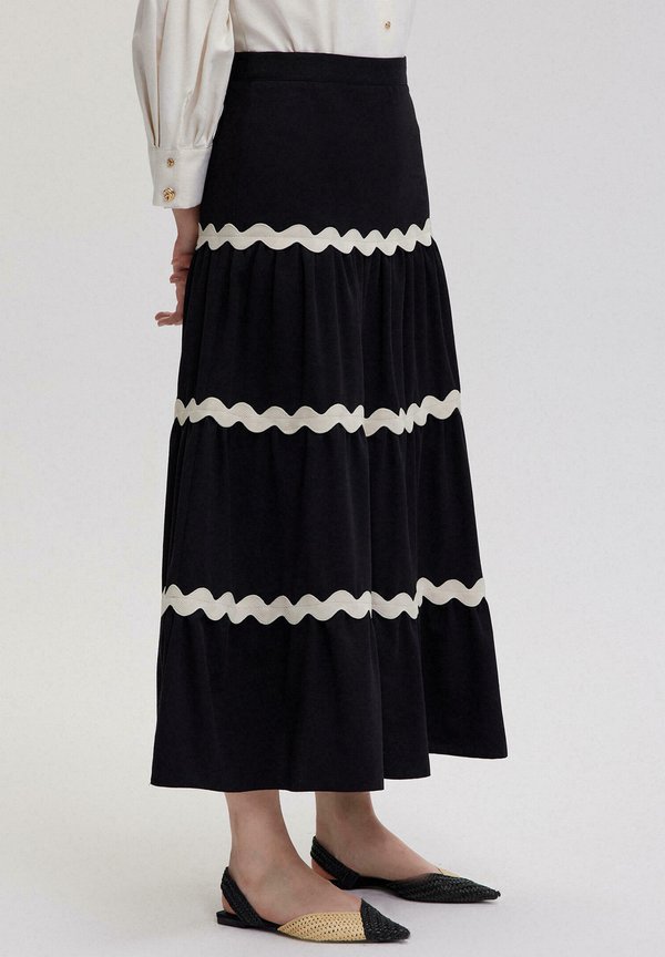 Touché Privé STRIPE DETAILED FLOUNCE