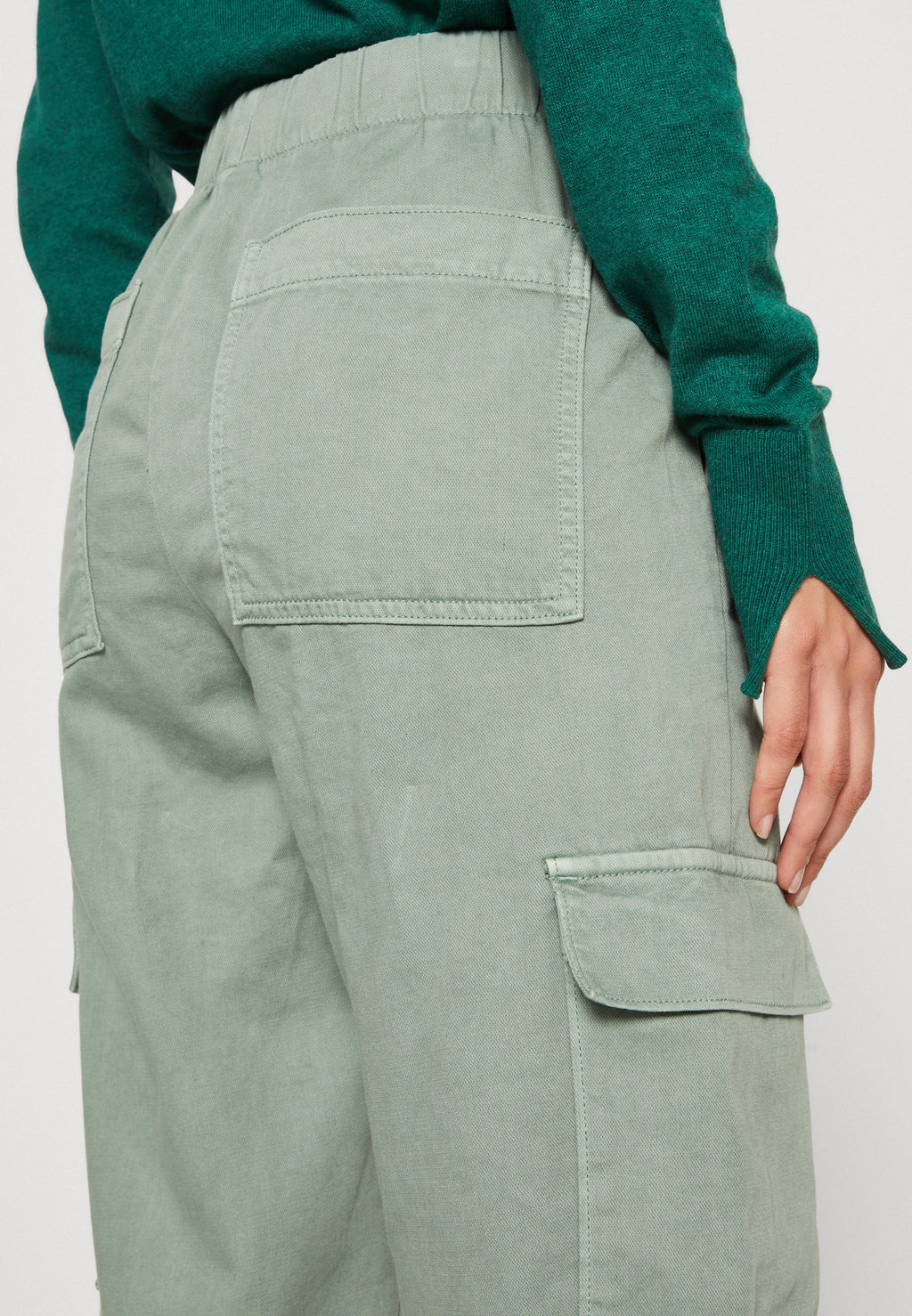 GAP BROKEN PULL ON PANT