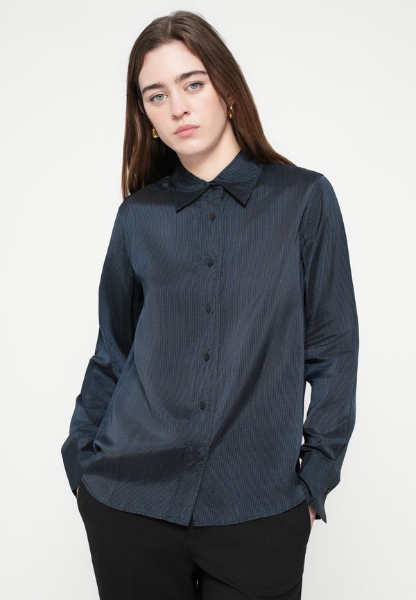 CLOSED STRAIGHT FITTED