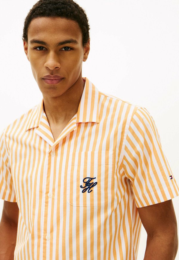 Tommy Hilfiger REGULAR FIT PAPER TOUCH SHORT SLEEVE SHIRT