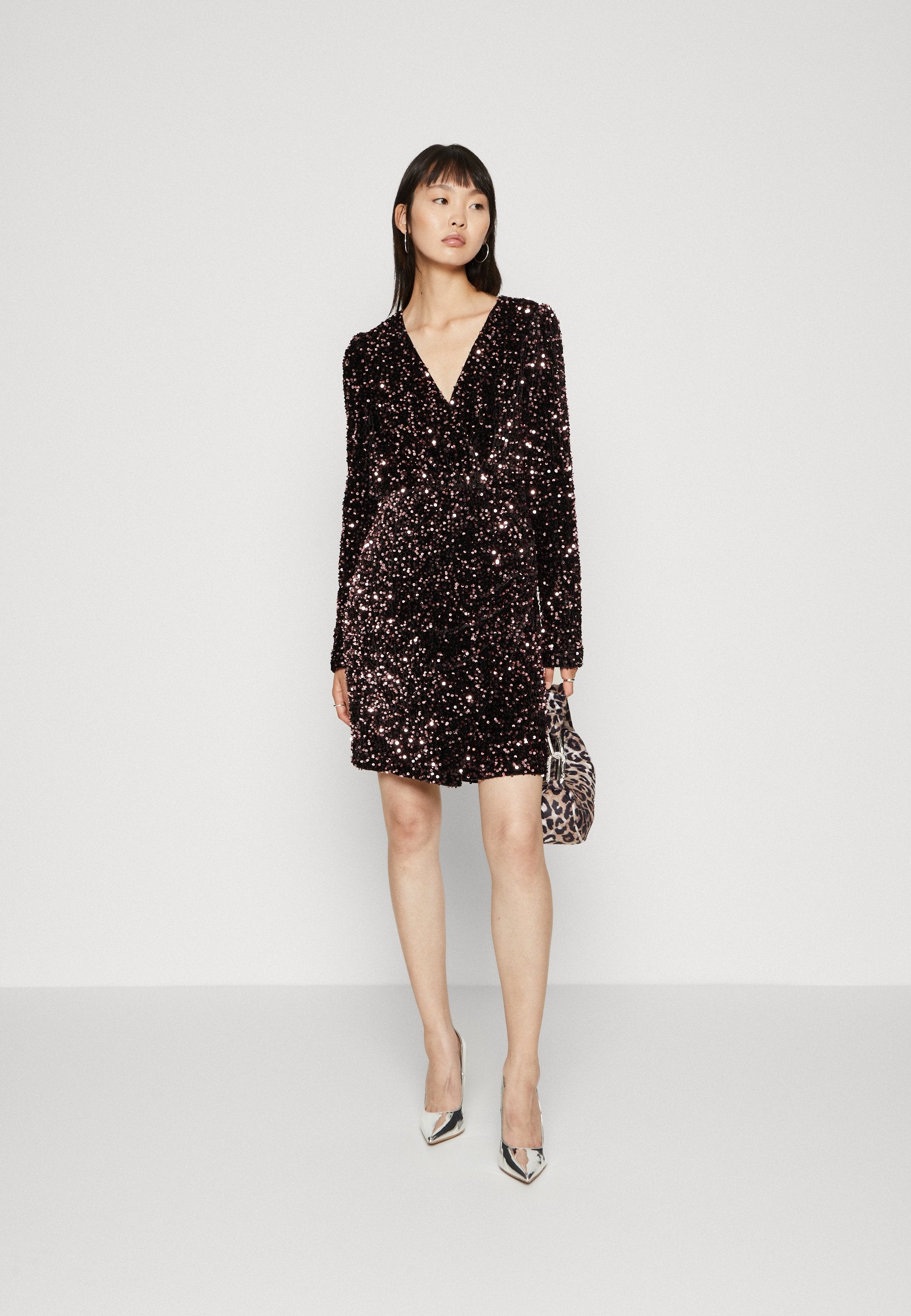 ONLANIKA WRAP SEQUIN SHORT DRESS Media 2