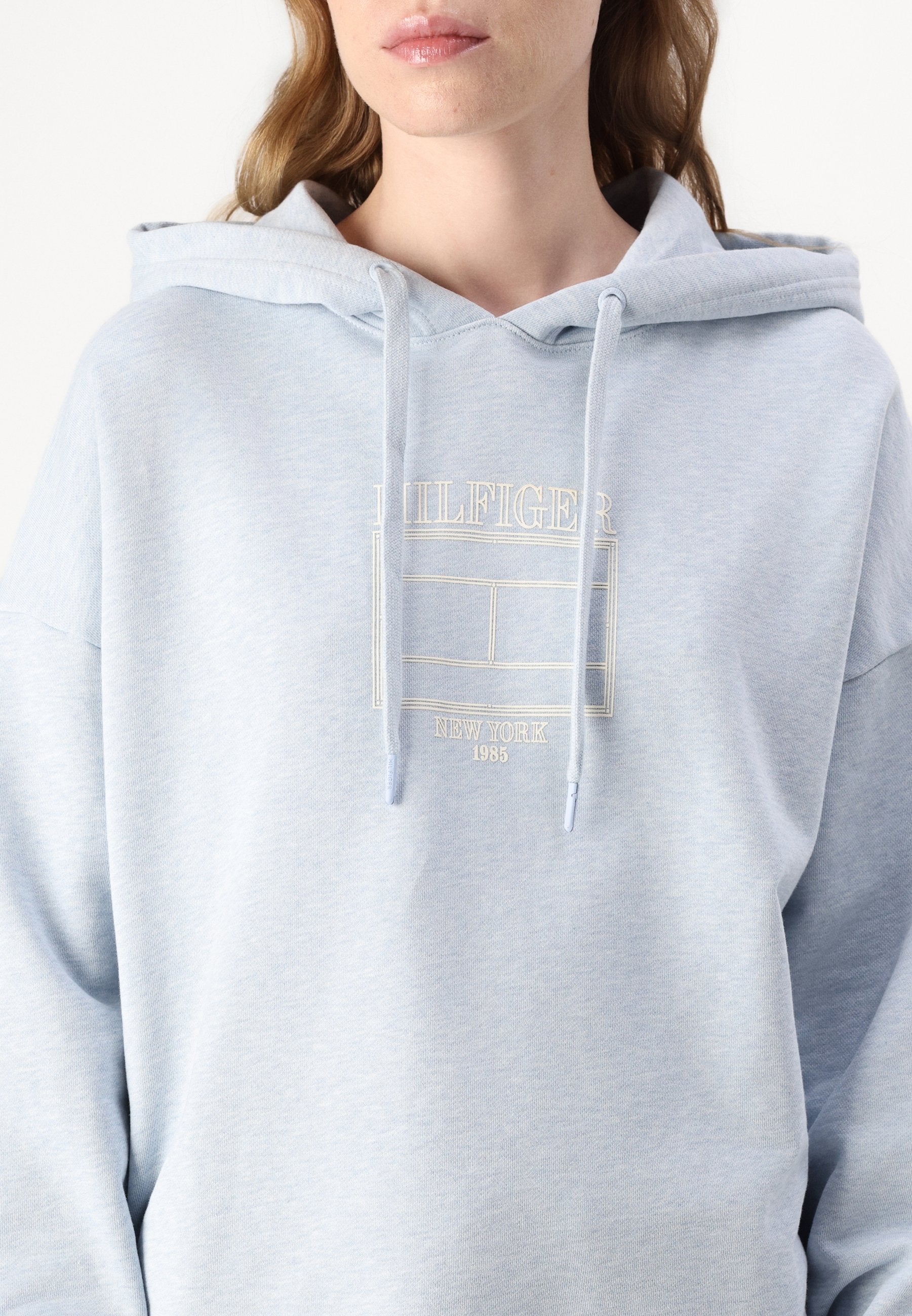 OUTLINE FLAG HOODIE Media 6
