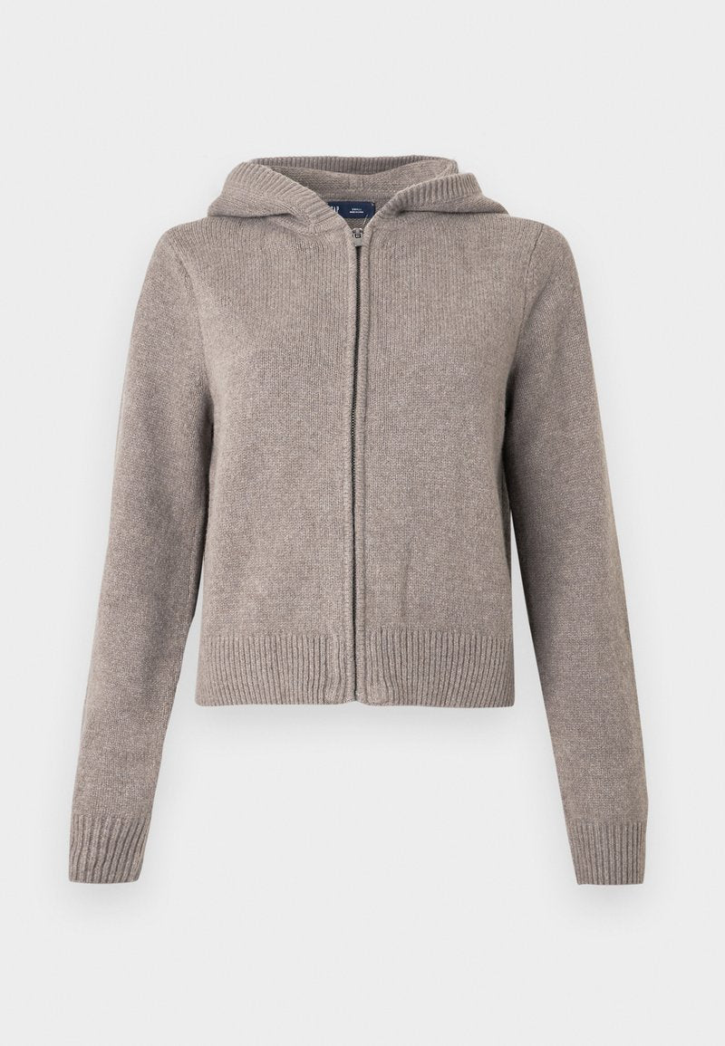 Grauer, gestrickter Kapuzenpullover mit gerippten Bündchen und Saum, vorne mit Reißverschluss und einer strukturierten Oberfläche, entworfen für den Freizeitgebrauch.