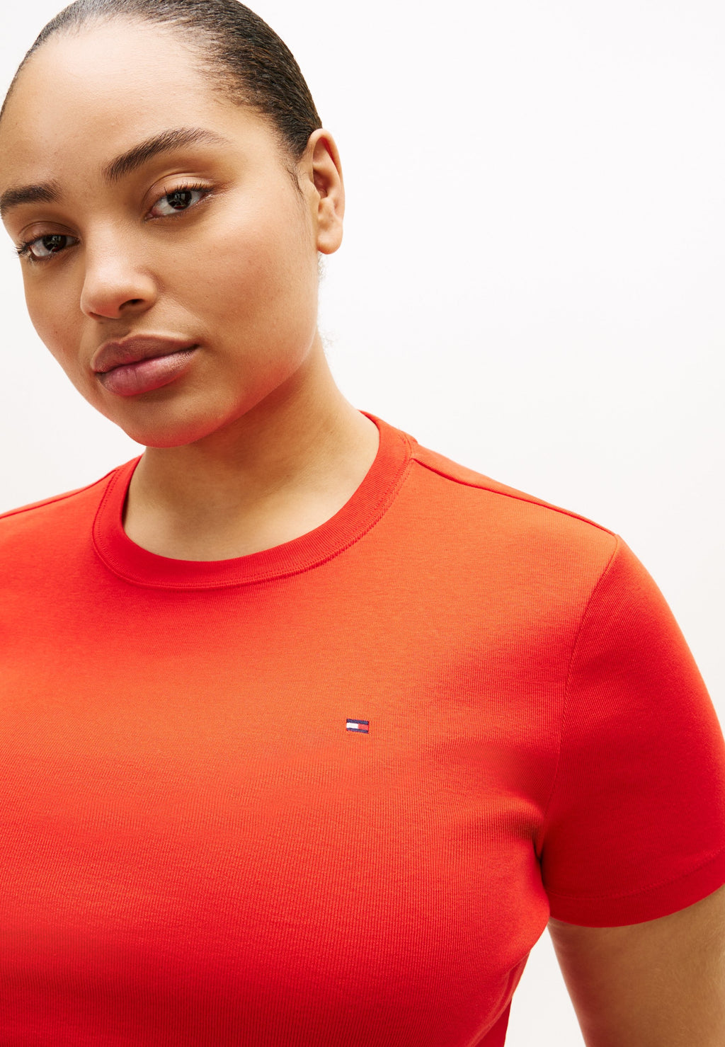CURVE FLAG EMBROIDERY CREW NECK SLIM T-SHIRT Media 5