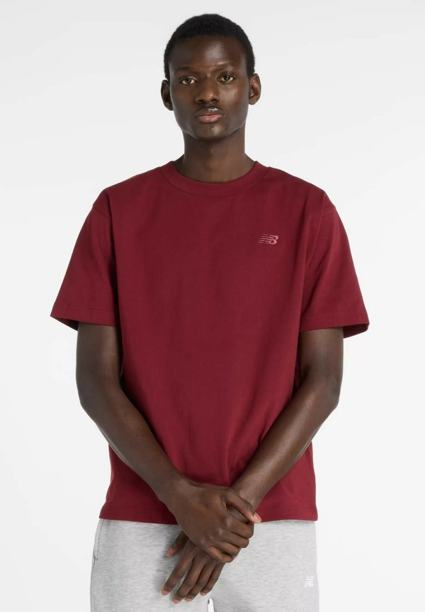 New Balance ATHLETICS - Basic T-shirt - monarch burgundy
