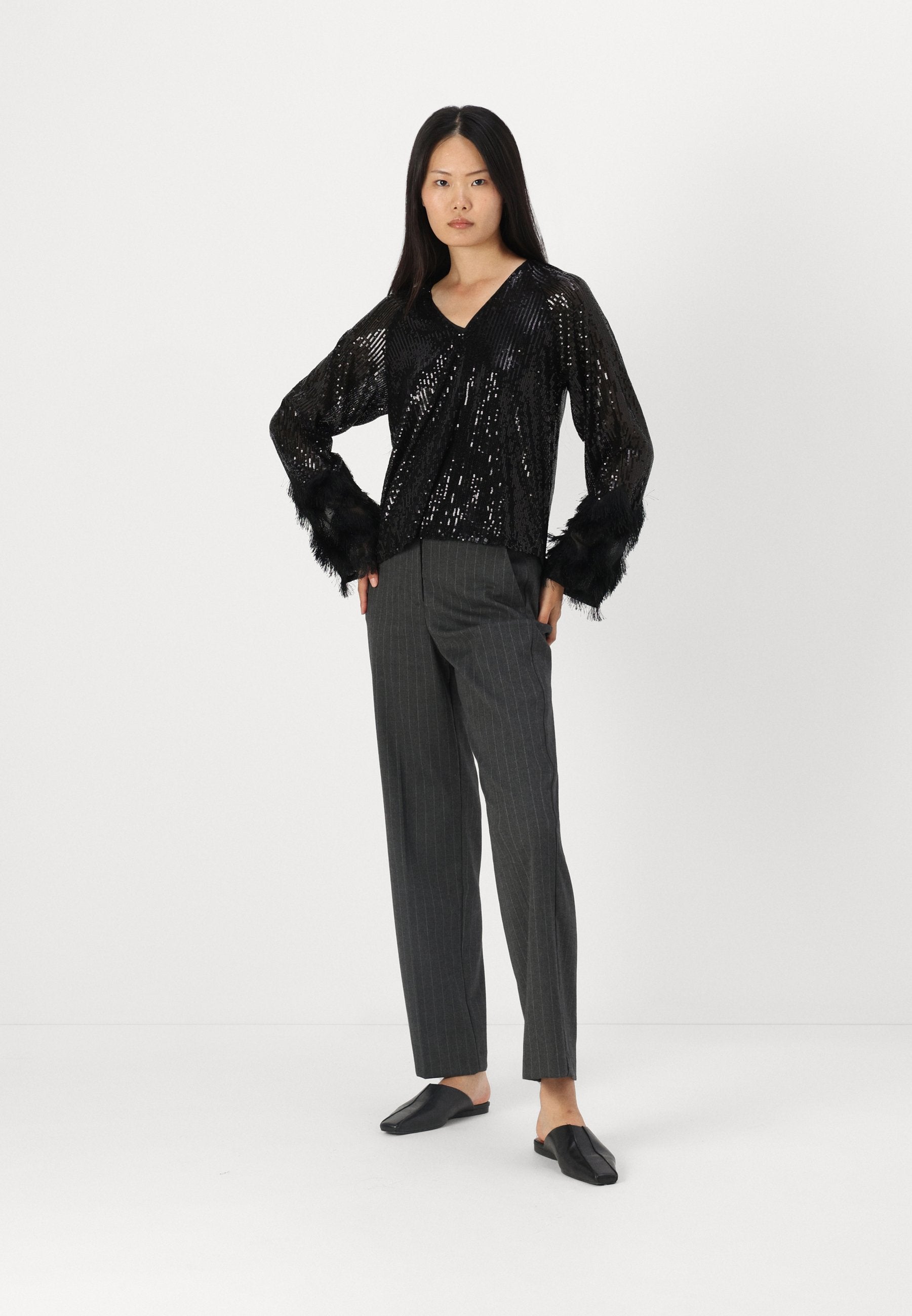 YAS YASFLOW V NECK SEQUIN