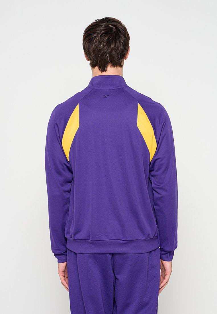 Nike Performance