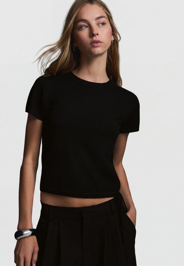 Bershka TSHIRT - Basic T-shirt - black