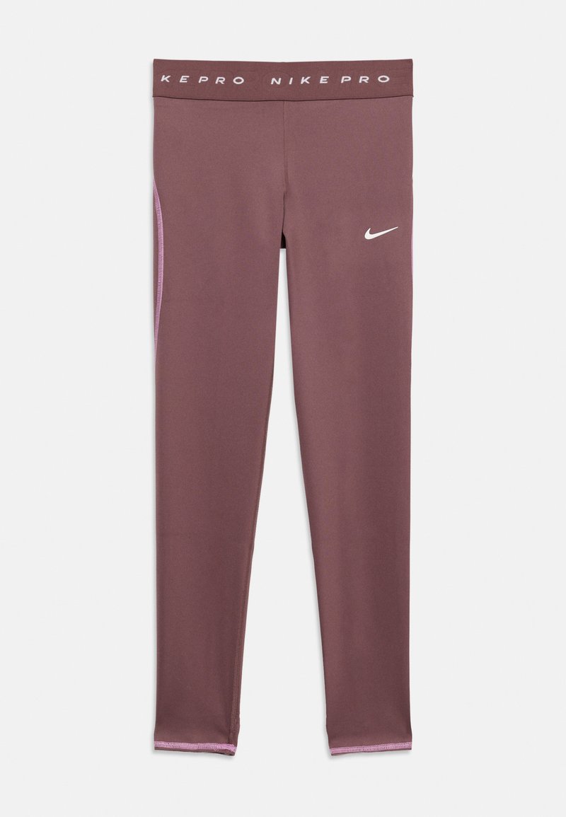 Mauve-farbene Nike Pro Leggings in voller Länge mit breitem Bund und der Aufschrift "NIKE PRO", weißer Nike-Swoosh auf dem Oberschenkel und dezenten rosa Seitenstreifen.