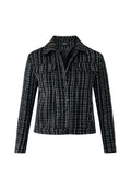 Schwarz-weiße karierte Jacke mit Kragen, durchgehender Knopfleiste und zwei Brusttaschen. Texturiertes Material mit strukturiertem Schnitt und langen Ärmeln.