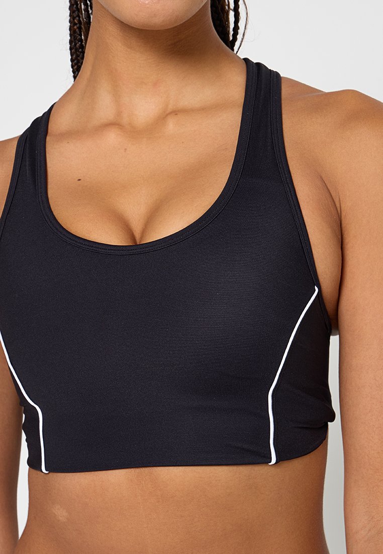 Fabletics ON-THE-GO