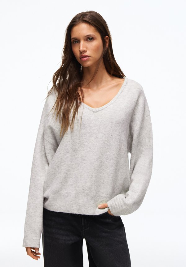 Bershka SOFT TOUCH V-NECK - JUMPER - Jumper - grey