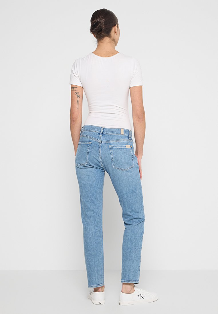7 for all mankind