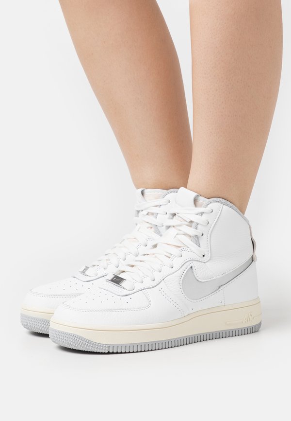 Nike Sportswear W AF1 STRAPLESS - High-top trainers - summit white/silver/coconut milk/wolf grey