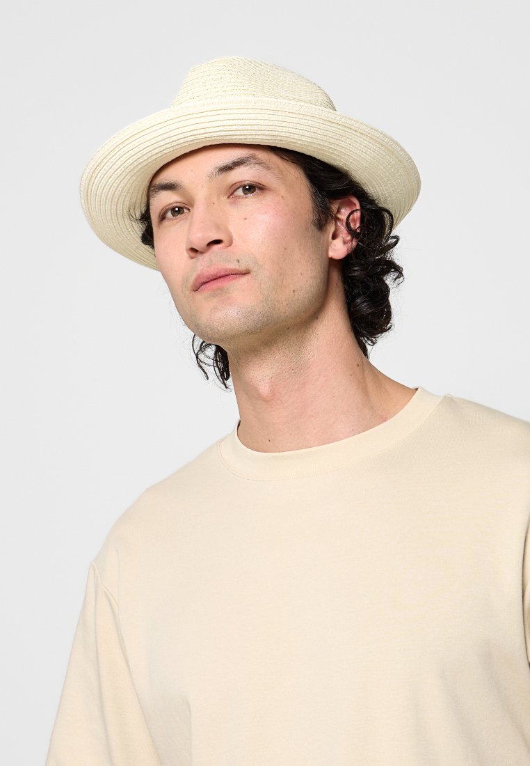 bugatti FEDORA