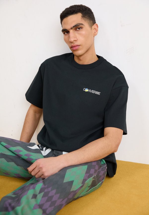Converse ALTERNATE TRANSMISSIONS LOOSE FIT