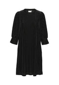 Schwarzes Samtkleid mit vertikalen Streifen, Rundhalsausschnitt und dreiviertellangen Puffärmeln, lässiger Schnitt und knielange Länge.
