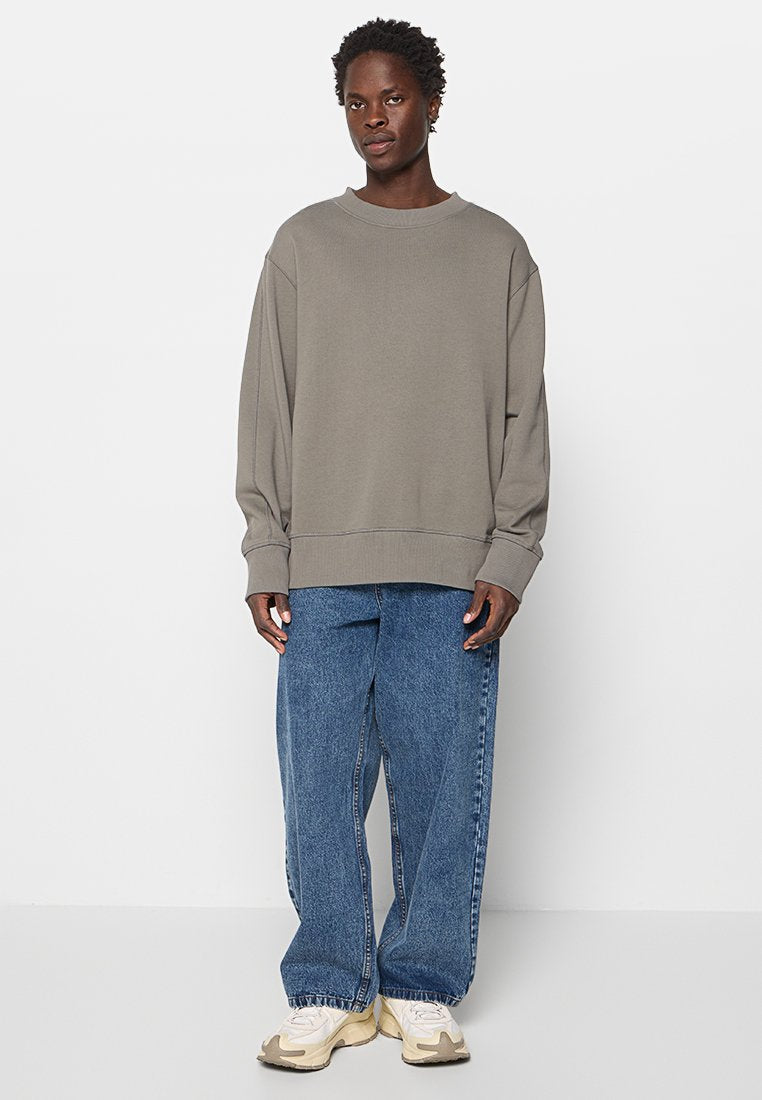Études RELAXED FIT