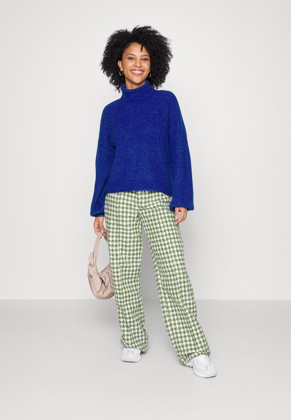 Vero Moda Petite VMYVONNE ROLLNECK ROLLEDGE