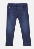 Marineblaue Freizeithose mit elastischem Bund und schwarzem Kordelzug, mit Front- und Gesäßtaschen, flach auf weißem Hintergrund präsentiert.