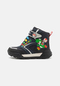 Marinefarbene hohe Stiefel mit Gummisohlen, verziert mit bunten Mario-Charakter-Patches, verstellbarem Riemen und kontrastierenden weißen Akzenten.