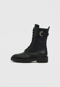 Schwarze Leder-Schnürstiefeletten mit rundem Zeh, robuster Sohle und goldenem Schmuckdetail an der Seite. Strukturierte Oberflächenoptik.