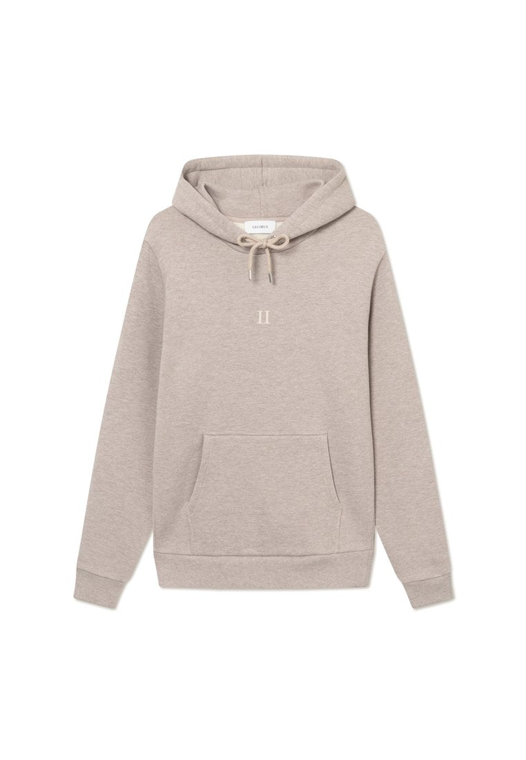 Beige Kapuzenpullover aus weichem Baumwollmix. Verfügt über eine Fronttasche, eine verstellbare Kapuze und ein minimalistisches "II"-Logo in der Mitte.