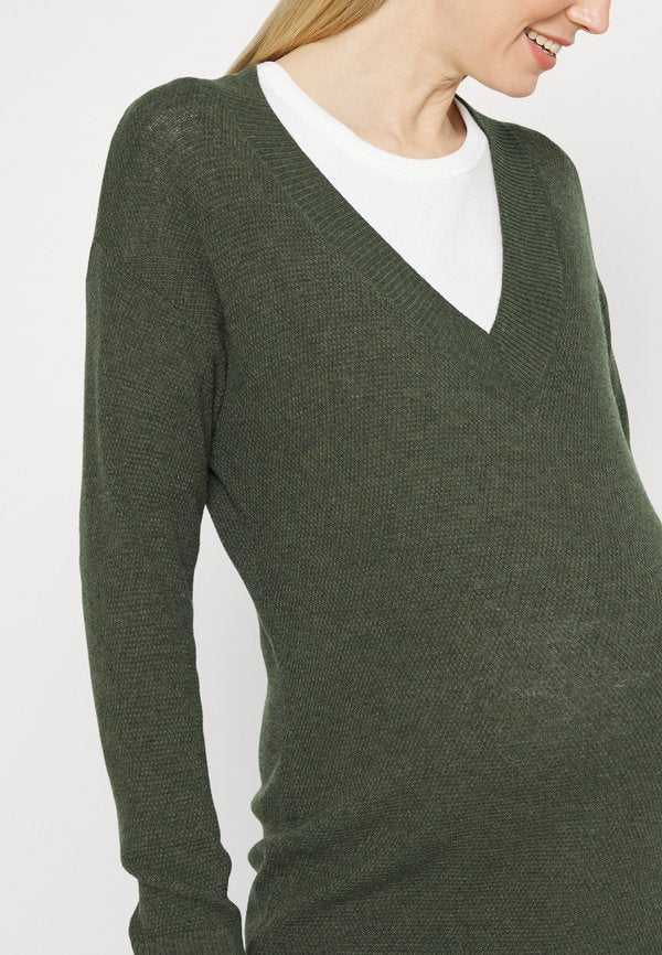 GAP Maternity V NECK