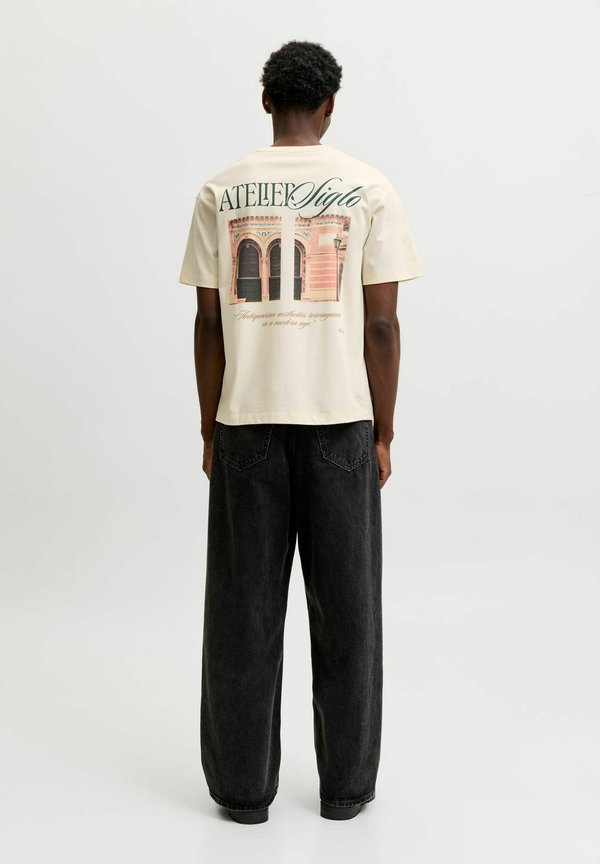 Jack & Jones JORSALAMANCO PHOTO BACK TEE SS CN SN - Print T-shirt - antique white